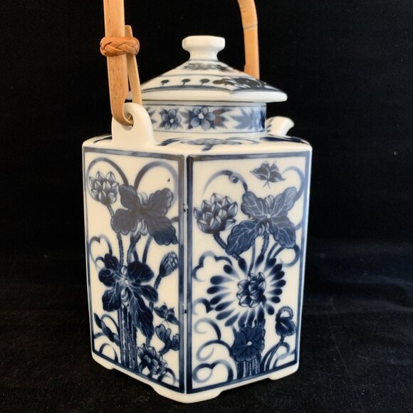 Blue White Oriental Hexagonal Lidded Teapot Bamboo Handle Butterflies Noritake - Picture 13 of 15